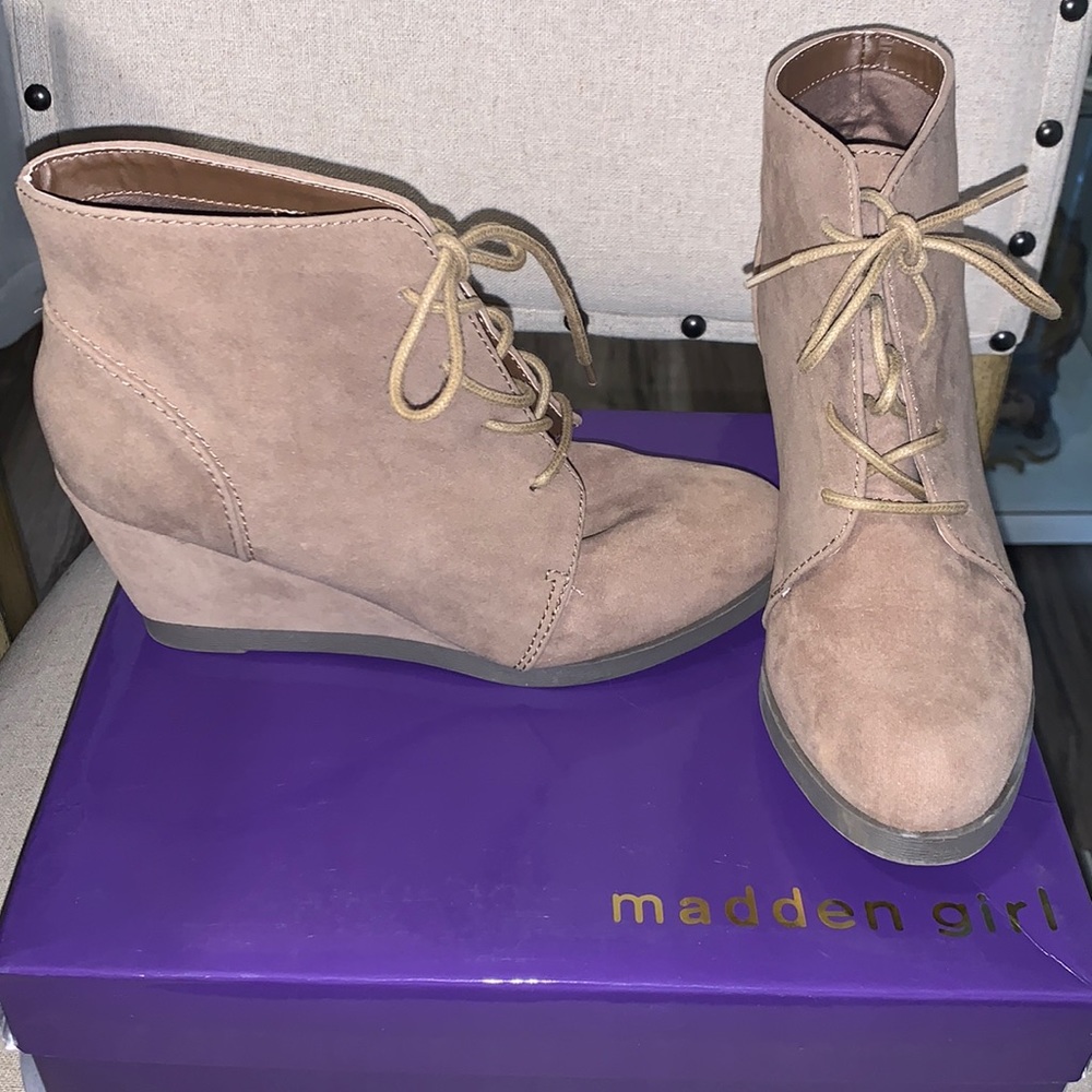 Madden girl wedge boots size 7.5 NIB - Picture 2 of 5